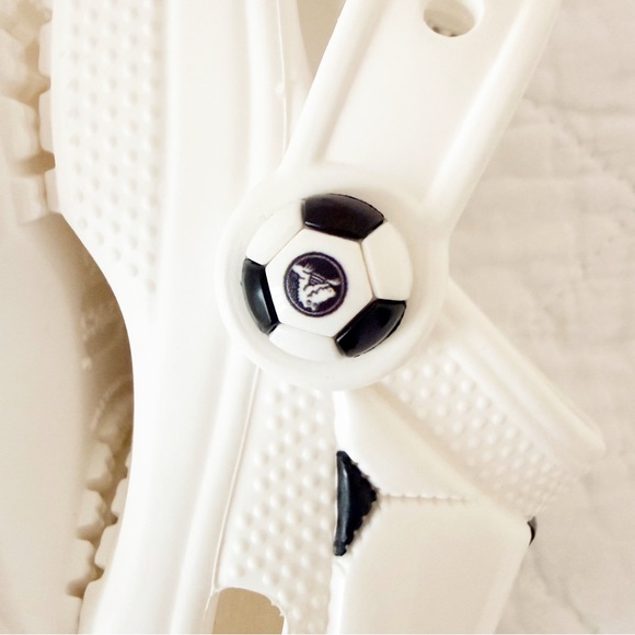 NEW CROCS Kids Classic Soccer Ball Clog Black White 9 NWOT - Picture 4 of 7